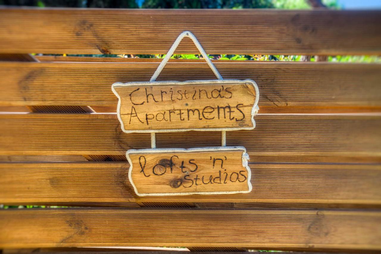 Christinas Apartments Ágios Matthaíos エクステリア 写真