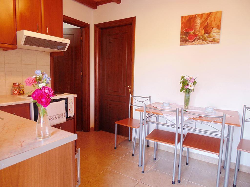 Christinas Apartments Ágios Matthaíos エクステリア 写真